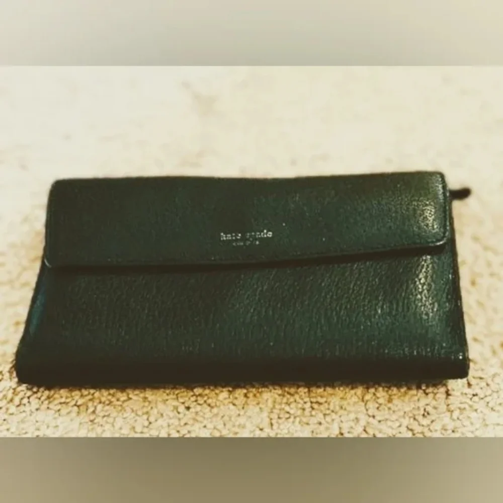 Kate Spade Black Pebbled Leather Wallet – Made in Italy – EUC